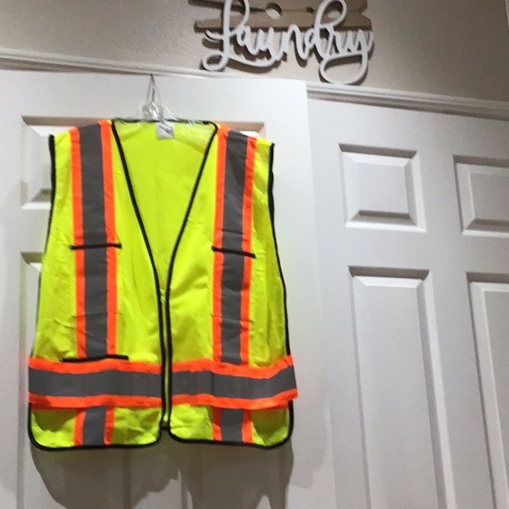 HDX Safety Vest Type R Class 2 ONE SIZE 3 Pockets NWOT